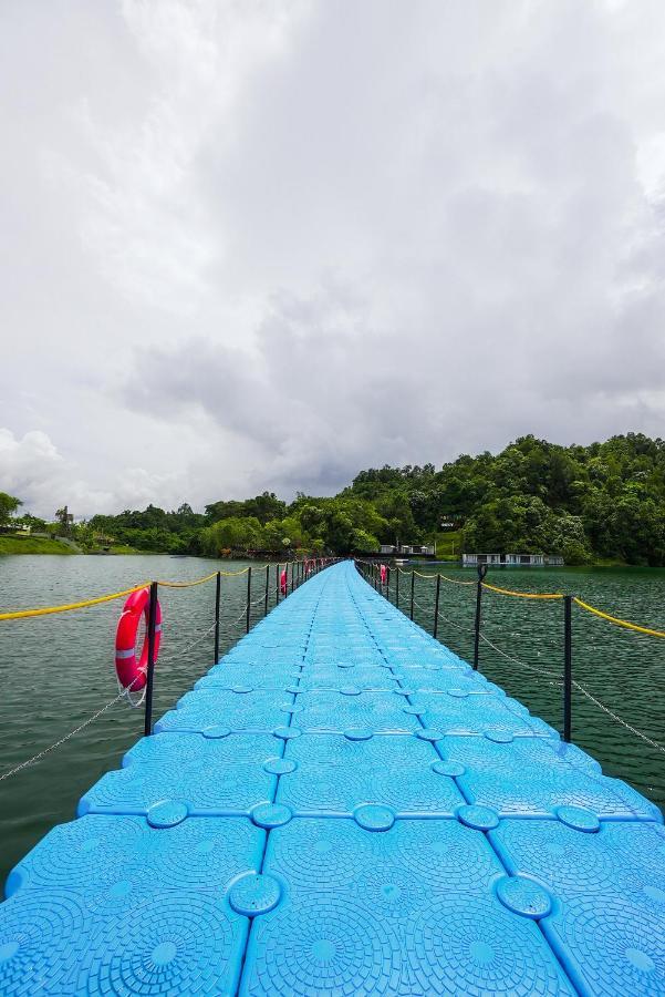 Roxy Tasik Biru Resort City Bau Exterior photo