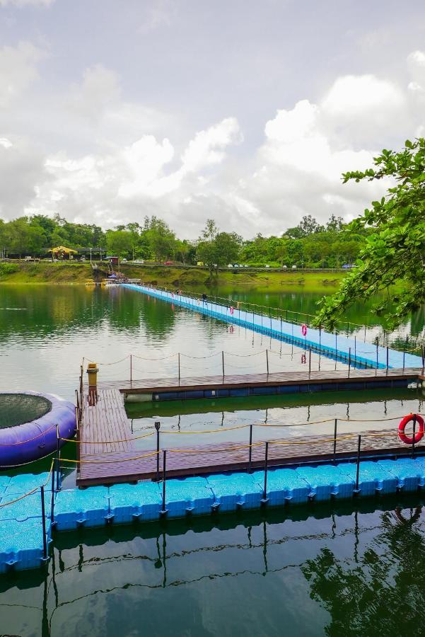 Roxy Tasik Biru Resort City Bau Exterior photo
