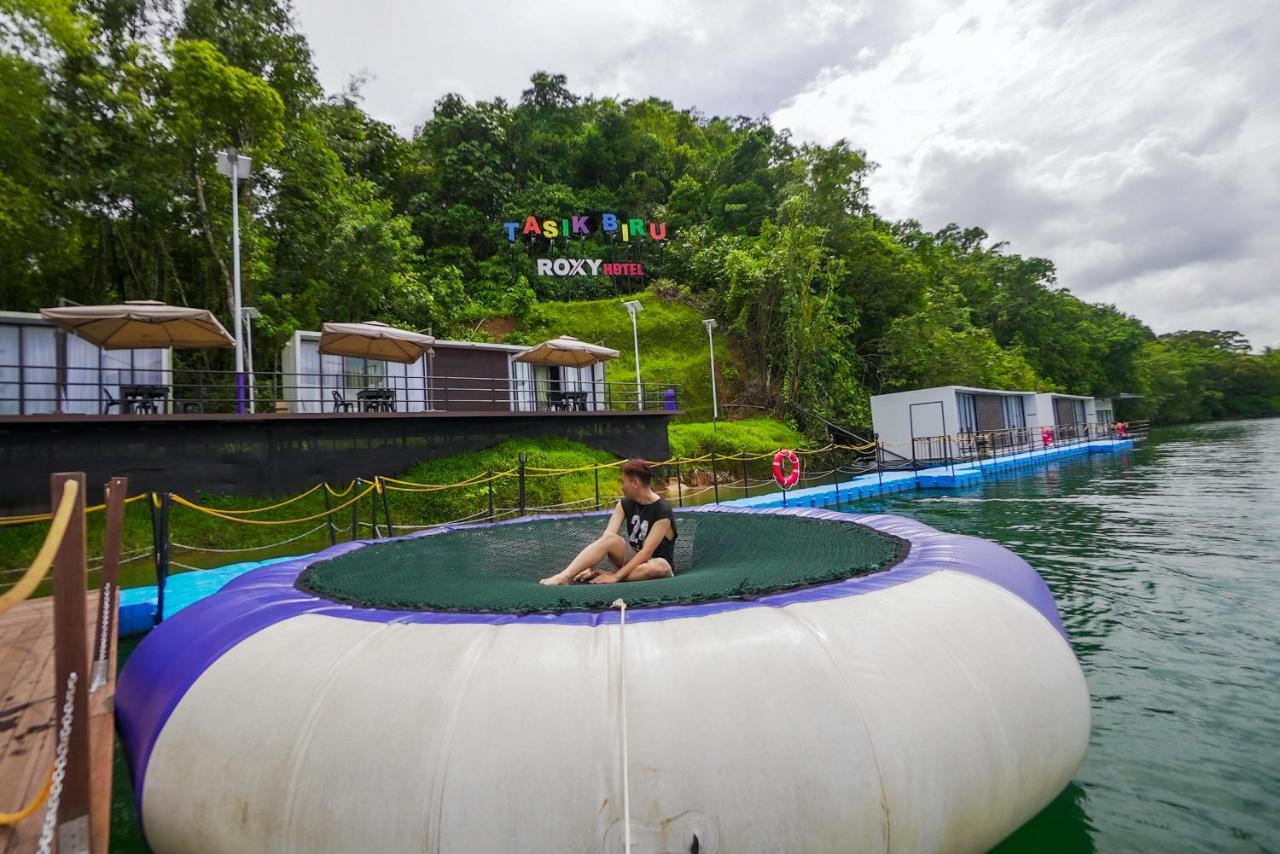 Roxy Tasik Biru Resort City Bau Exterior photo