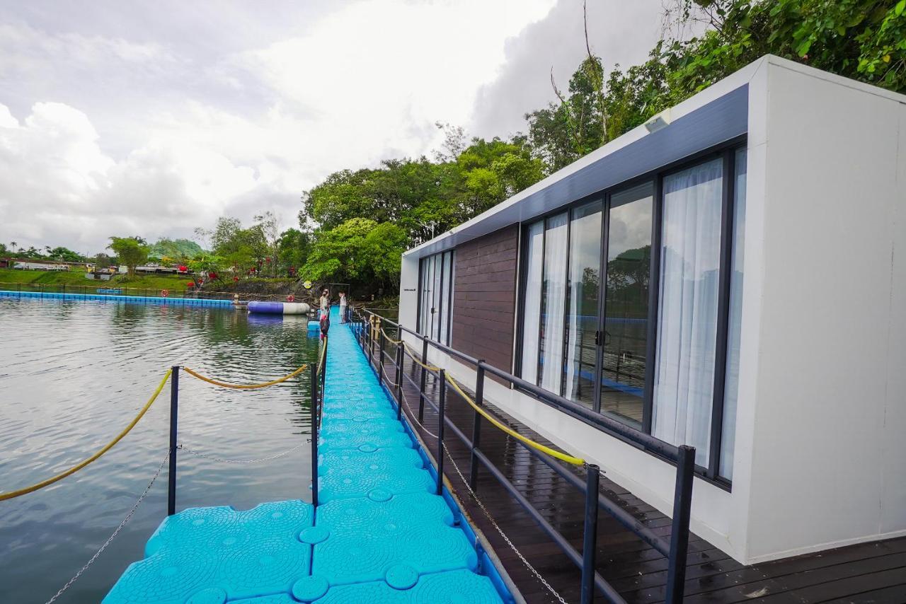 Roxy Tasik Biru Resort City Bau Exterior photo