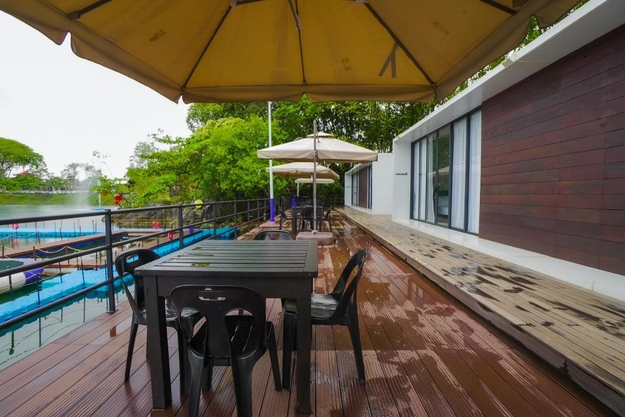 Roxy Tasik Biru Resort City Bau Exterior photo