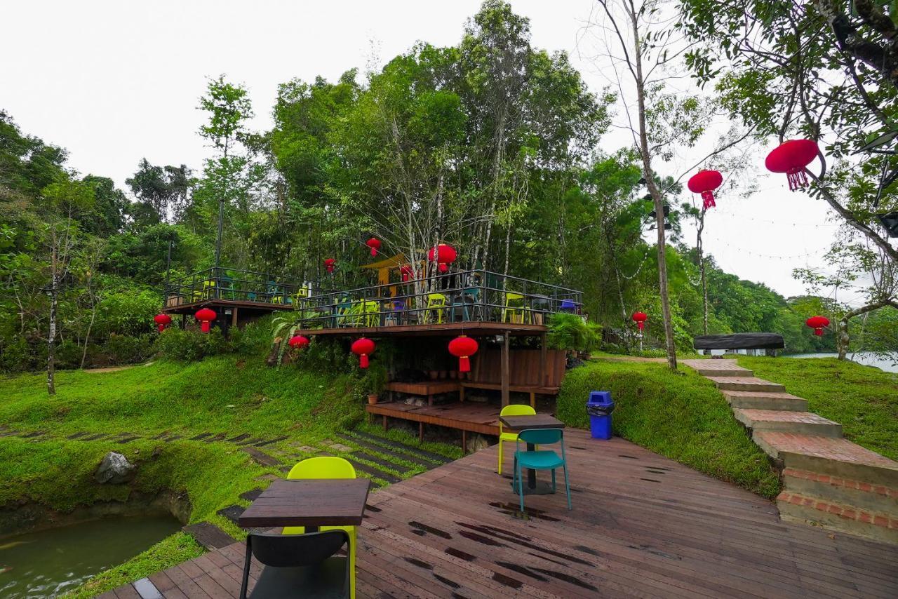 Roxy Tasik Biru Resort City Bau Exterior photo